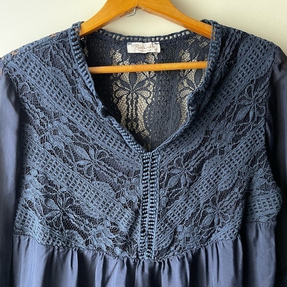 bellambia Italian silk blend navy blue bohemian bell sleeve crochet blouse med - Picture 5 of 9
